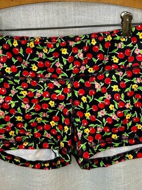 Fleo OG cherries 2.5” inseam Size L